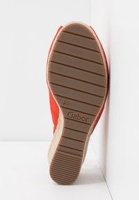Gabor Comfort Sandály na platformě - orange