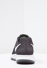 Nike Performance Chaussures de running sur route - black