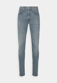 Jeans de mezclilla azul claro con un corte slim, que cuentan con una cintura alta, diseño de cinco bolsillos y un ligero desgastado. Costura estándar y sin adornos.