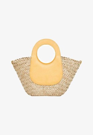 Geflochtene Strohtasche mit breiter, abgerundeter Basis und großem, rundem Griffdetail aus hellbraunem Leder in der oberen Mitte.