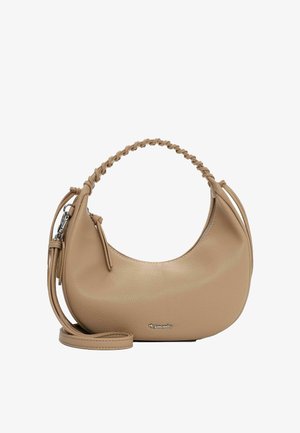 Kožená kabelka ve tvaru půlměsíce v barvě opálené kůže s pleteným horním uchem, stříbrným zipem, odnímatelným dlouhým popruhem a malým kovovým logem na přední straně.