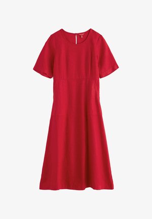 Rode jurk met korte mouwen, knielengte, ronde halslijn en naaddetails bij de taille en het onderste rokgedeelte.
