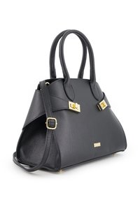 Sac à main en cuir noir texturé avec deux poignées supérieures, accents en métal doré et une bandoulière réglable. Présente une forme structurée et un design audacieux.