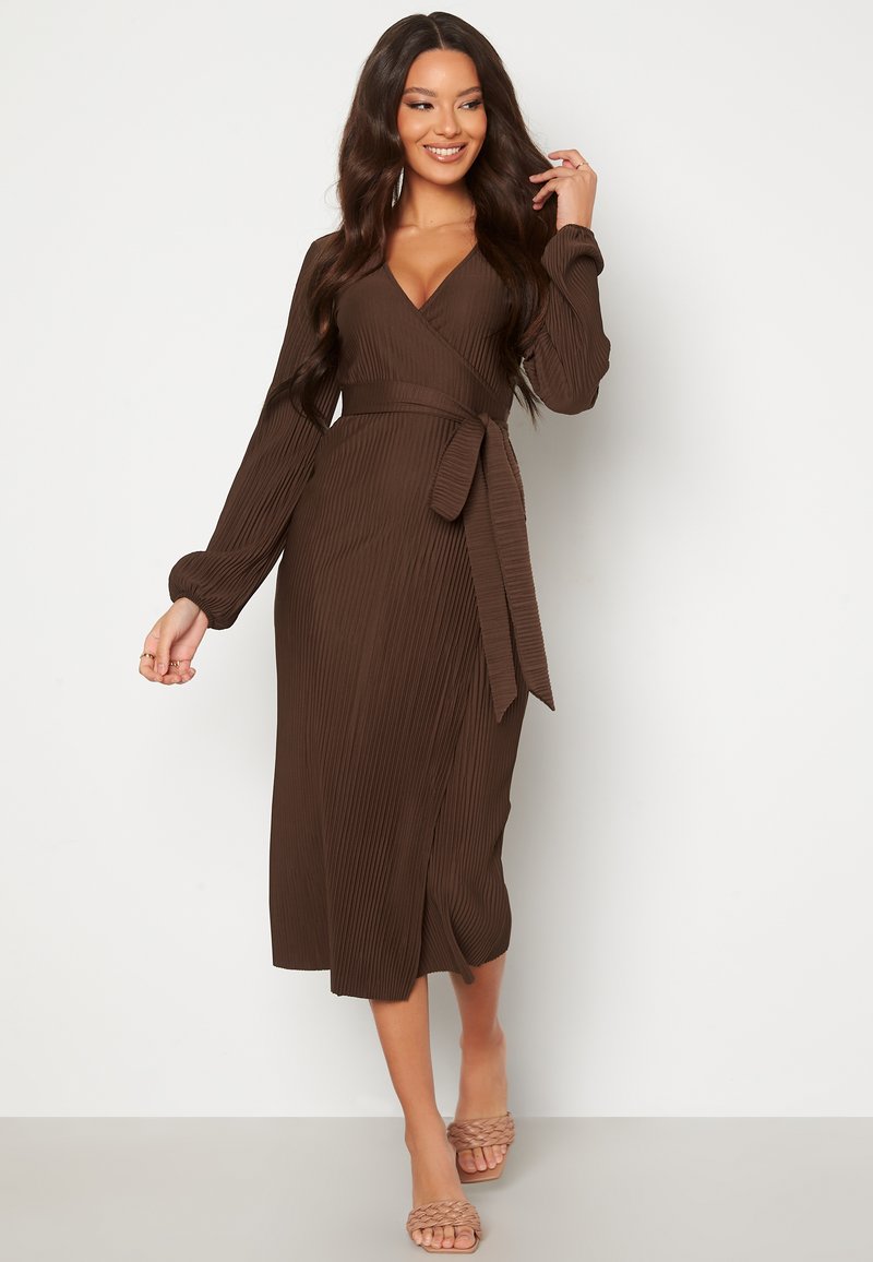 Bubbleroom PLEATED WRAP MIDI DRESS - Jurk - brown