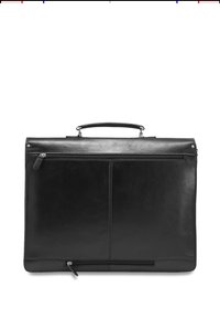 Maletín de cuero negro con un asa superior, dos bolsillos frontales con cremallera, textura suave y diseño minimalista. Presenta costuras en contraste.