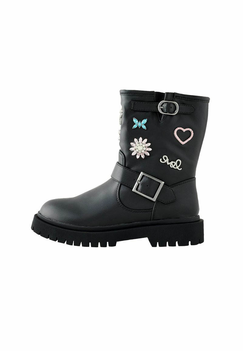 Botine negre, cu talpă din cauciuc solid, decorate cu broderii colorate, inclusiv flori, o flutură și inimi.