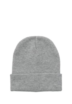 Berretto in maglia grigia con risvolto. Texture morbida e design senza cuciture, adatto per un look informale e per il freddo.