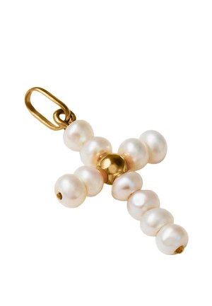 Colgante en forma de cruz hecho de perlas blancas con una cuenta dorada central y un lazo dorado para enganchar a un collar.