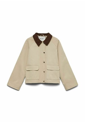 Beige jakke med en brun fløjlskrage, der har knaplukning, to forlommer og brede ærmer. Glat tekstur og uformelt design.