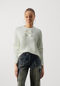 Pieces PCGABBY O NECK BOW - Pulover - cloud dancer