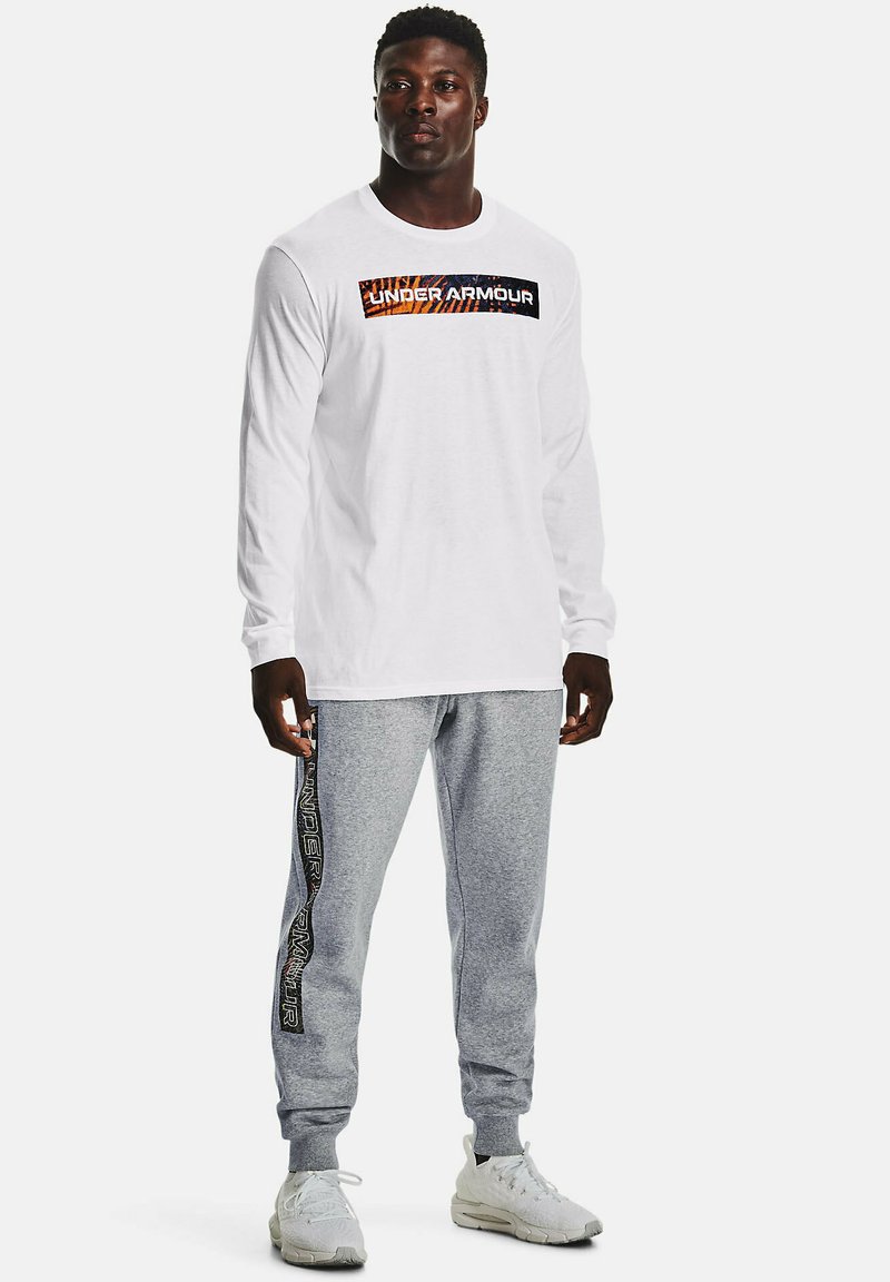 Herren Shirts | Under Armour WORDMARK Langarmshirt white/weiß - YS99139 Herren Shirts | Under Armour WORDMARK Langarmshirt white/weiß - YS99139