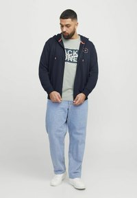 Jack & Jones PLUS SIZE GEDRUCKT - Sweatjakke - sky captain
