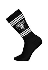 Schwarze Crew-Socken mit grauen und weißen Streifen oben und einem Raiders-Logo in der Mitte. Hergestellt aus dehnbarem Strickmaterial.