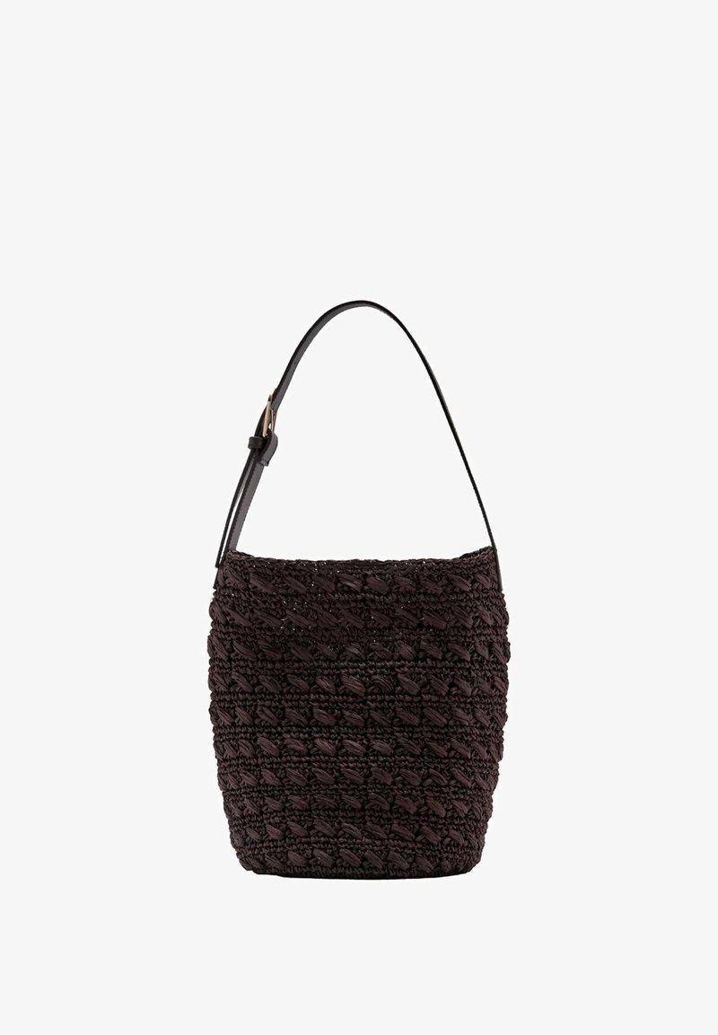 Sac seau noir tissé avec motif texturé et bandoulière simple réglable avec boucle.