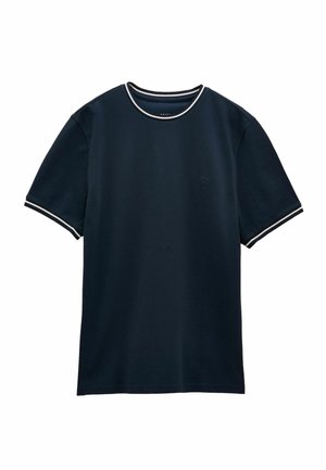 Mørkeblå T-shirt med korte ærmer og hvide og sorte striber langs krave og ærmekanter, ensfarvet front, rund hals.