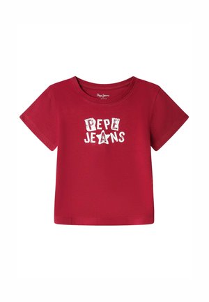 Sarkana kokvilnas t-krekls ar īsām piedurknēm. Uzraksts "PEPE JEANS" baltā krāsā ar zvaigžņu dizainu. Apaļa kakla izgriezums un standarta piegriezums.