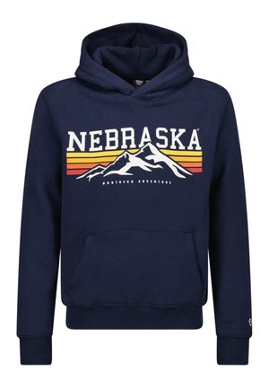 Granatowa bluza z kapturem z przednią kieszenią kangur, z napisem "NEBRASKA" oraz grafiką gór w bieli i ciepłych kolorach, wykonana z miękkiego materiału.