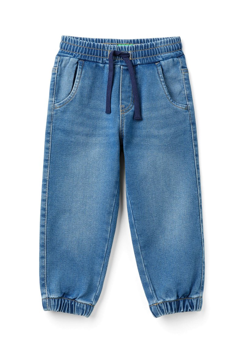 Modré denimové jogger kalhoty mají elastický pas s tkaničkou, boční kapsy a elastické manžety na kotnících.