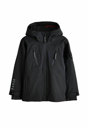 Blonder Junge trägt eine schwarze Kapuzenjacke mit vorderen Reißverschlüssen und dem Wort "Baker" auf Ärmeln und Reißverschlussanhängern.