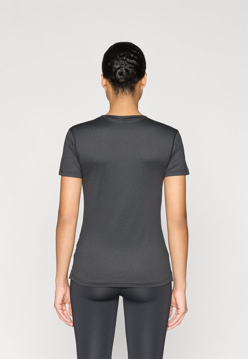 adidas Camiseta de entrenamiento con cuello de pico Essentials — photo 3