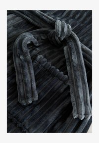 Ausgewählt, slate grey