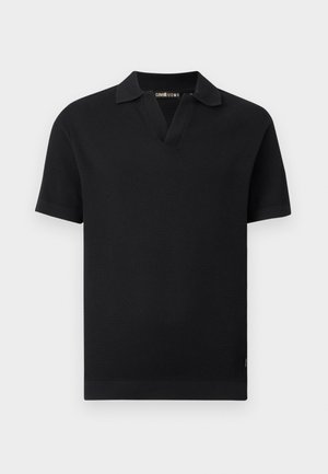 Polo noir en maille à manches courtes avec col en V côtelé, texture douce et coupe slim.