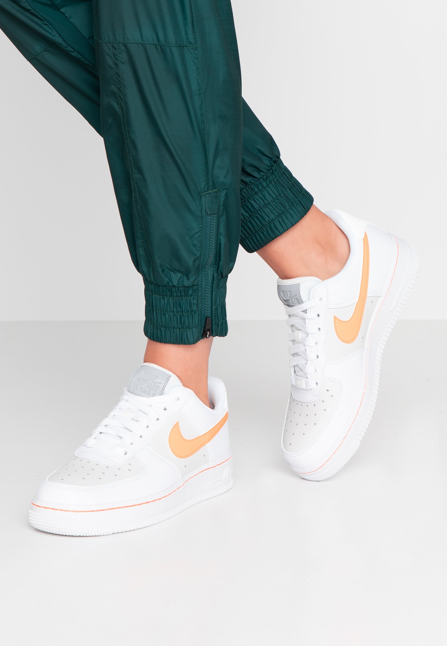 Nike Sportswear AIR FORCE 1 Joggesko whitetotal orange Nike Sportswear AIR FORCE 1 Joggesko whitetotal orange