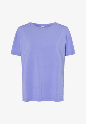 Lilla kortærmet t-shirt lavet af glat stof, med rund halsudskæring, sideslidser og en lille logo accent på den nedre kant.