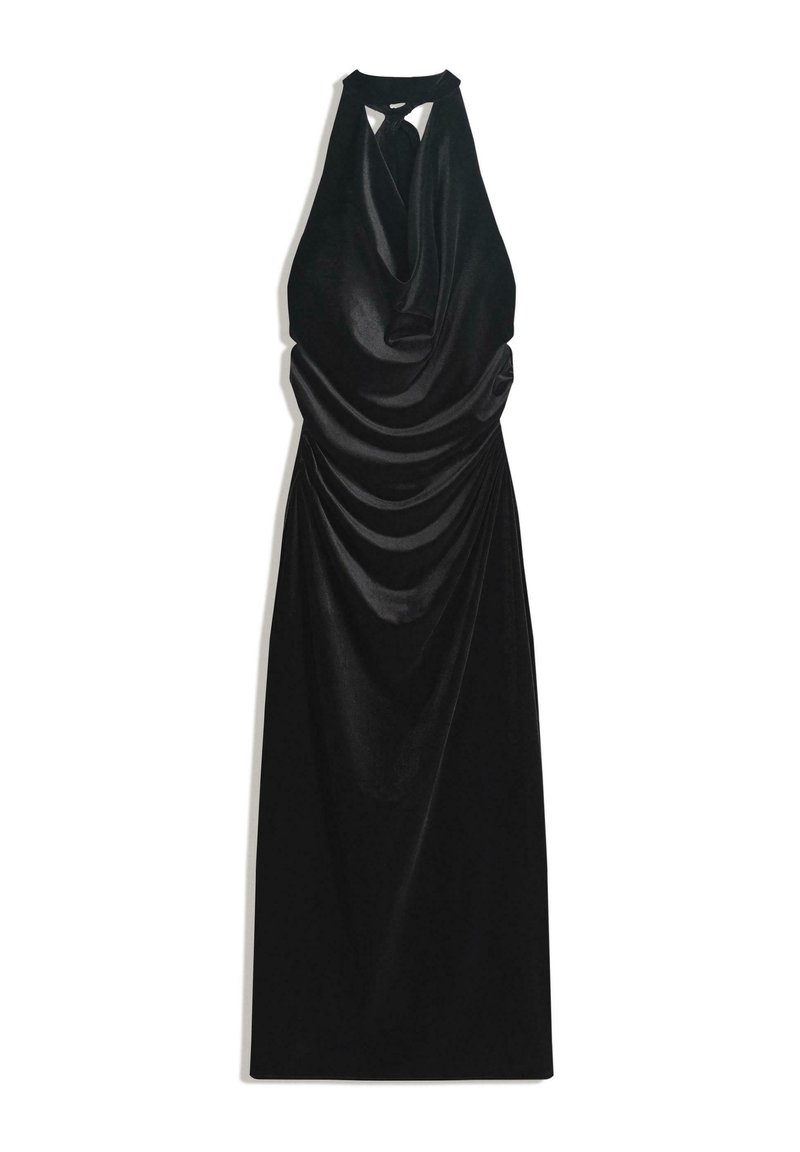 Fekete, spagettipántos ruha sima anyagból, drapériás kialakítással, áramló sziluettel és kivágott részlettel a nyakvonalnál.