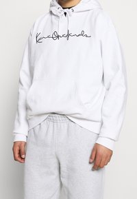 Karl Kani Mikina s kapucí - white