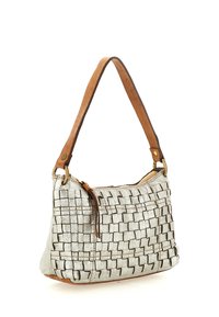 Borsa a mano in pelle intrecciata argento con tracolla regolabile color tan e base marrone. Presenta una chiusura con cerniera e un motivo a griglia complesso.