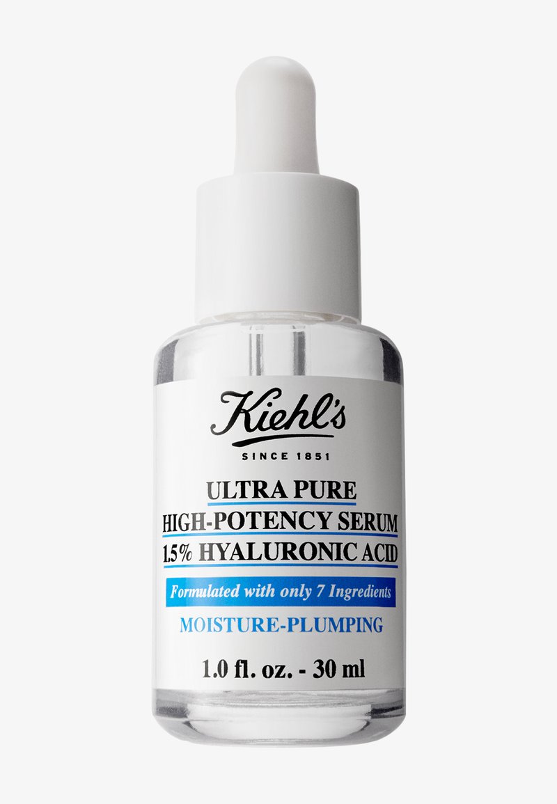 Klar glass dropperflaske med hvit pipettehette. Etikett viser "Ultra Pure High-Potency Serum 1,5 % Hyaluronsyre" i svart og blå tekst.