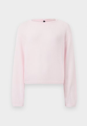 Lyse rosa genser med rund hals, lange ermer og ribbestrikkede mansjetter. Laget av myk, teksturert stoff med en cropped silhuett.