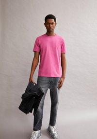 ARMEDANGELS JAAMES - T-shirt basic - crushed berry