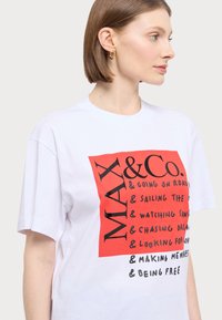 MAX&Co. &CO TEE - Potiskana majica - white