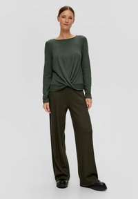 s.Oliver ET DÉTAIL CACHE-CŒUR - Langarmshirt - olivgrün