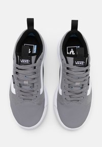 Vans ULTRARANGE EXO - Sportcipő - frost gray/true white