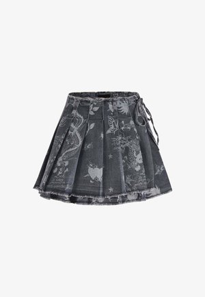Sort plisseret miniskørt med falmede drage- og sommerfugleprints, sidelomme med snøre og frayed kantdetaljer.