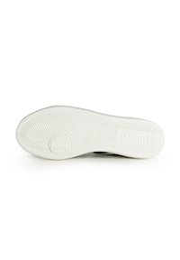 Suola di sneaker bianca con motivo a zigzag, dotata di un logo rotondo sul tallone e dettagli testurizzati lungo i lati.