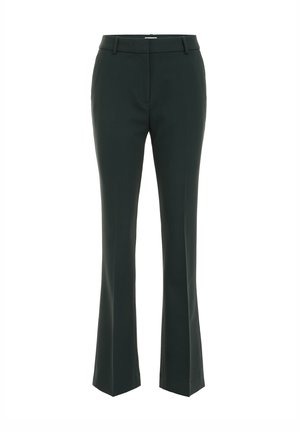 Pantalons verts ajustés avec une taille cintrée, des jambes légèrement évasées et une texture lisse ; dotés de poches latérales et d'une finition soignée.