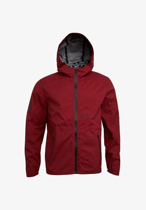 Czerwona wodoodporna kurtka z kapturem, z zamykanymi na zamek kieszeniami bocznymi i logo na klatce piersiowej. Gładki materiał o matowym wykończeniu.