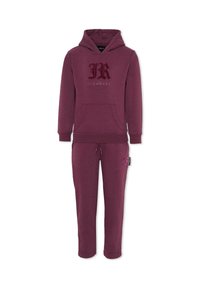 Bordowa bluza z kapturem i dopasowane spodnie dresowe z przednią kieszenią oraz logo "John Richmond" na piersi i górnej części nogawki.