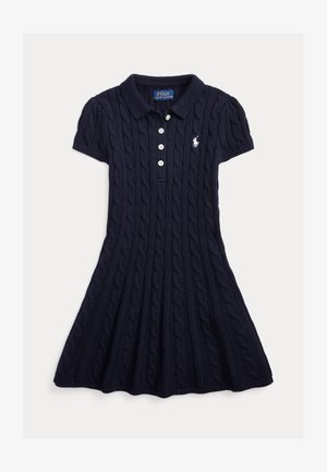 Vestito in maglia blu navy con maniche corte, motivo a trecce, collo polo, bottoni bianchi e logo Ralph Lauren ricamato in bianco sul petto.