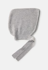 Gorro cinza tricotado com uma textura canelada, apresentando um design afunilado e longas fitas para um fecho seguro. Tecido macio com matizes sutis e fundidos.