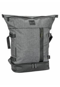 Zaino in tessuto grigio con design a roll-top, dotato di base nera, tasca esterna con cerniera, spallacci regolabili e dettaglio del marchio.