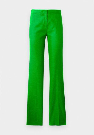 Pantalons évasés vert vif en tissu lisse, avec une taille plate et sans poches visibles. Design épuré et minimaliste.