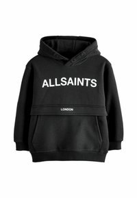 Sudadera con capucha negra con "ALLSAINTS" en letras grandes blancas y "LONDON" en texto blanco más pequeño debajo del bolsillo del pecho.