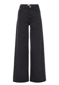 Vaqueros de pierna ancha negros, hechos de denim, con una cintura alta, bolsillos delanteros y un cierre clásico de botón. Textura suave y líneas limpias.