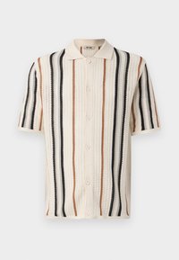 Kurzarm-Strickshirt mit vertikalen Streifen in Creme, Schwarz und Braun. Es hat einen Kragen und eine Knopföffnung.
