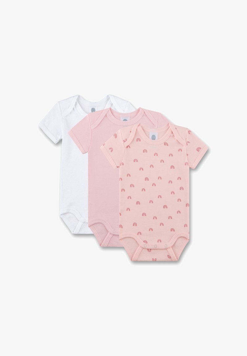 Drei Baby-Strampler: einer weiß, einer einfarbig pink und einer hellrosa mit Regenbogenmustern. Kurze Ärmel, weicher Baumwollstoff, Druckknopfverschlüsse.